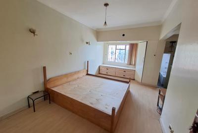 4 Bed House with Garden in Lavington - 2