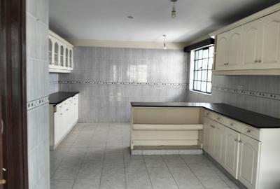 5 Bed Townhouse with En Suite in Spring Valley