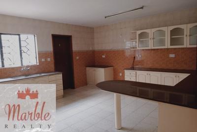 5 Bed Townhouse with En Suite in Spring Valley - 4