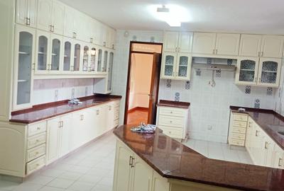 4 Bed Villa with En Suite in Runda - 3