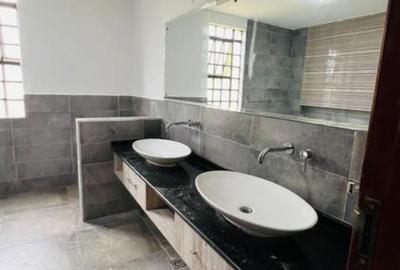 4 Bed Villa with En Suite in Westlands Area