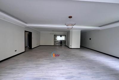 3 Bed Apartment with Swimming Pool in Riverside