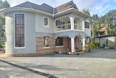 5 Bed House with En Suite at Garden Court Drive