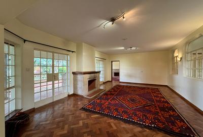 5 Bed Townhouse with En Suite in Rosslyn - 2