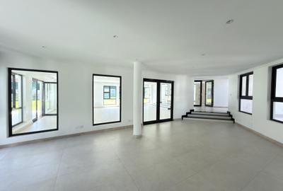 6 Bed House with En Suite in Runda - 4