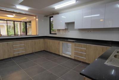 5 Bed Townhouse with En Suite in Lavington