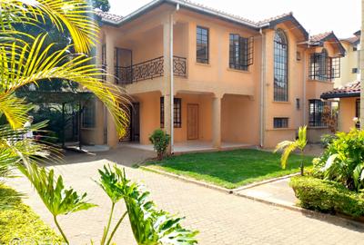 4 Bed Townhouse with En Suite in Westlands Area