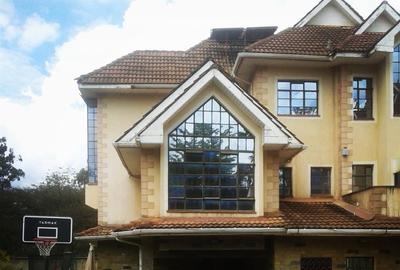 5 Bed Townhouse with En Suite in Lavington