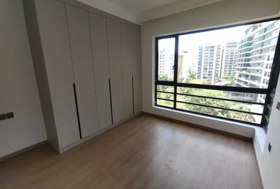 3 Bed Apartment with En Suite in Riverside - 3