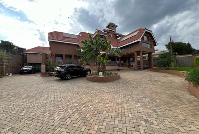 8 Bed House with En Suite at Gardens