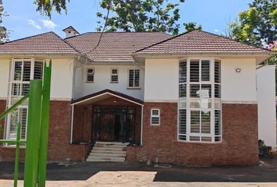 5 Bed House with En Suite at Rosslyn