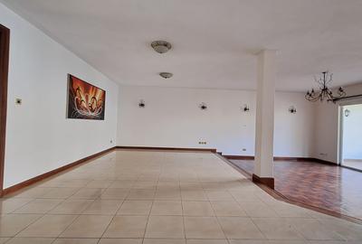 4 Bed Townhouse with En Suite in Westlands Area