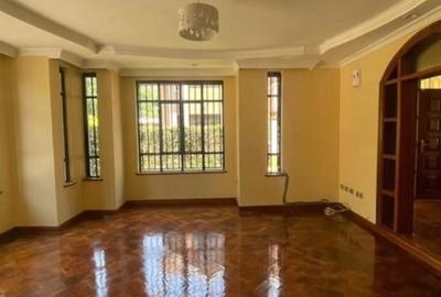 5 Bed Townhouse with En Suite in Lavington - 4