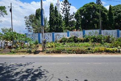 2,500 m² Commercial Property with Parking at Links Rd