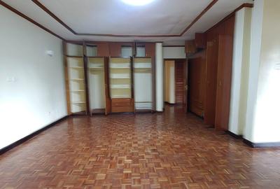 5 Bed House with En Suite in Lavington