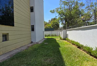 5 Bed Townhouse with En Suite at Lavington Green - 3