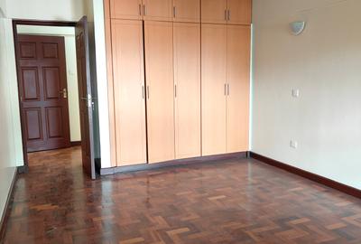 4 Bed Apartment with En Suite at Brookside Drive - 4