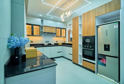 3 Bed Apartment with En Suite at Kiziwi Round About - 3