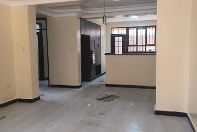 4 Bed Townhouse with En Suite at Western Bypass - 2