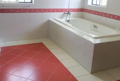 4 Bed Townhouse with En Suite in Westlands Area
