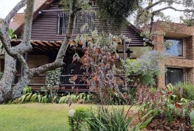 4 Bed Townhouse with En Suite in Lake View - 3