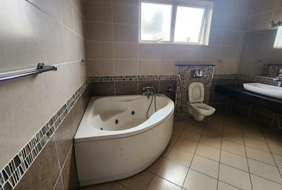 4 Bed Apartment with En Suite in Westlands Area - 3