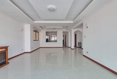 5 Bed Townhouse with En Suite at James Gichuru - 2