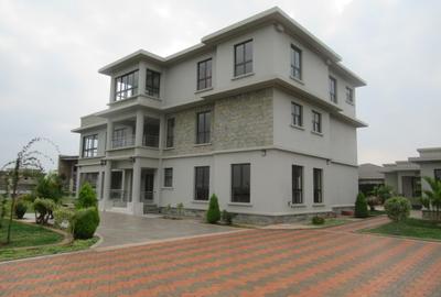 6 Bed House with En Suite at Tatu City