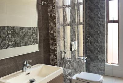 3 Bed Apartment with En Suite in Parklands - 4