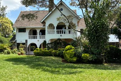 5 Bed House with En Suite in Nyari