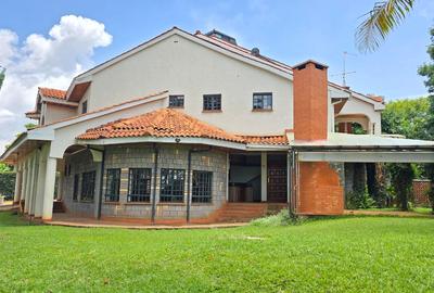 5 Bed House with En Suite in Runda