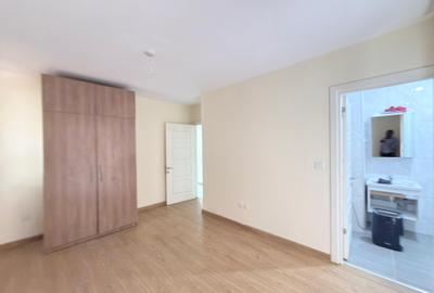 3 Bed Apartment with En Suite at Lavington - 4