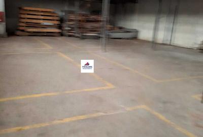 5,000 ft² Warehouse with Fibre Internet in Industrial Area - 2