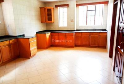 4 Bed Townhouse with En Suite at Lavington - 2