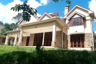4 Bed Villa with En Suite in Rosslyn