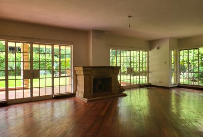 5 Bed Townhouse with En Suite in Rosslyn - 2