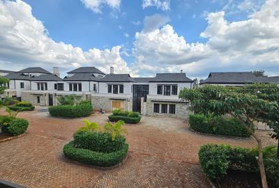 4 Bed House with En Suite in Runda