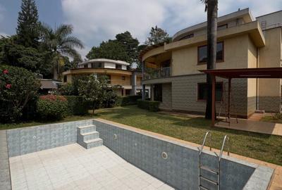 5 Bed Townhouse with En Suite in Lavington - 2