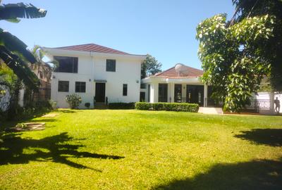 5 Bed House with Swimming Pool at Few Minutes Drive To Gigiri At $5000