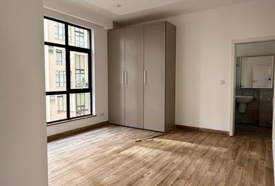 4 Bed Apartment with En Suite in Riverside - 4