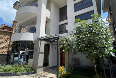 5 Bed Townhouse with En Suite in Lavington