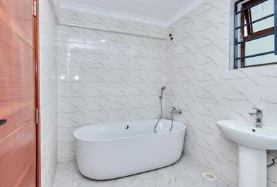 5 Bed Townhouse with En Suite at Maiyan - 4