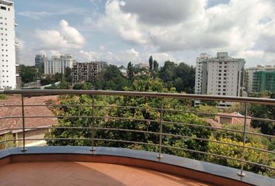 3 Bed Apartment with En Suite in Riverside - 2