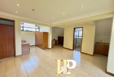 5 Bed House with En Suite in Runda