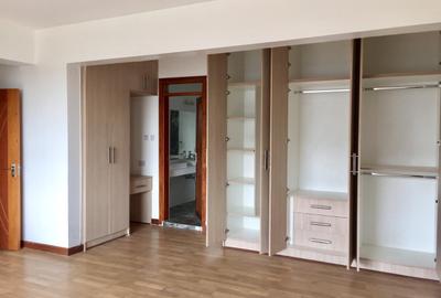 4 Bed Apartment with En Suite in Westlands Area