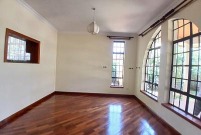 4 Bed Townhouse with En Suite at Lavington - 4