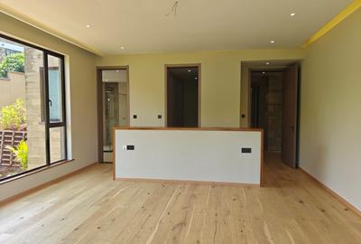 6 Bed House in Nyari