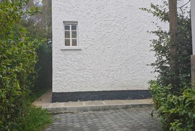 1 Bed House with En Suite at Bogani - 2