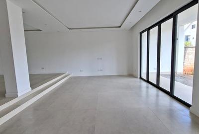 4 Bed House with En Suite at Brookside Drive - 2