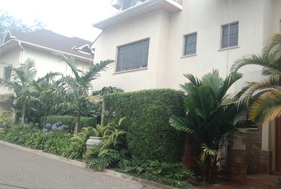 5 Bed Townhouse with En Suite in Lavington